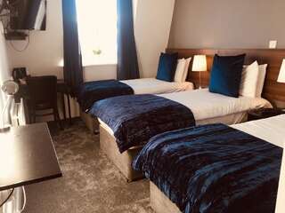 Отель The Abbey Hotel Дублин Трехместный номер-5